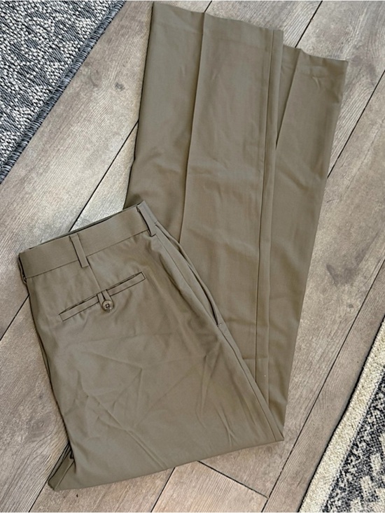 Perry Ellis Other - Perry Ellis Pleated Straight Dress Pants 34/32 Men's Rustic Beige Dry Cleaned